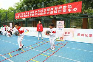 ?队记：76人今年夏天也与开拓者就利拉德进行了交流